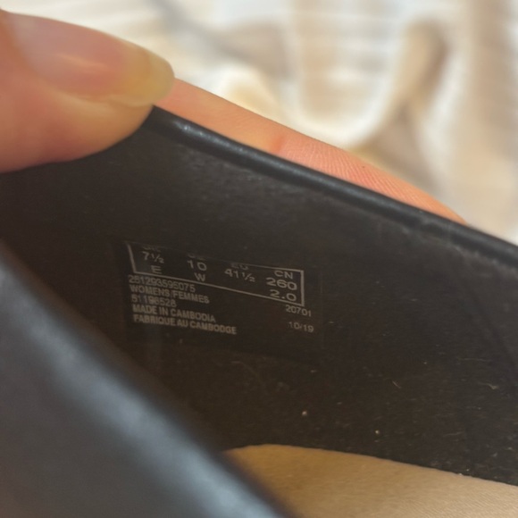 Clark’s black leather pumps, comfortable heels, Elegant Black Women's Heels - Picture 3 of 5